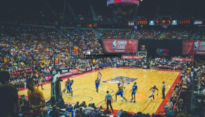 YY易游体育-传奇重逢，杰拉德社交晒照深情祝福雷纳，忆红军峥嵘岁月