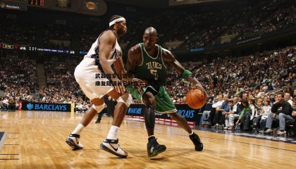 YY易游体育-武磊国家队百场里程碑因膝伤再度推迟 手术康复路漫长已缺席六场十八强赛